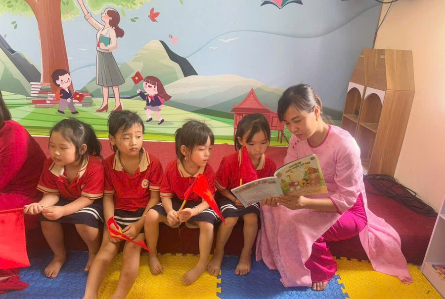 Trung Tâm Đăng Nhập MM88 Chính Thức Mới Trường Mầm non Thần Sa kể chuyện cho học trò. Ảnh: Phương Thảo mong-moi-chinh-dang-3.jpg