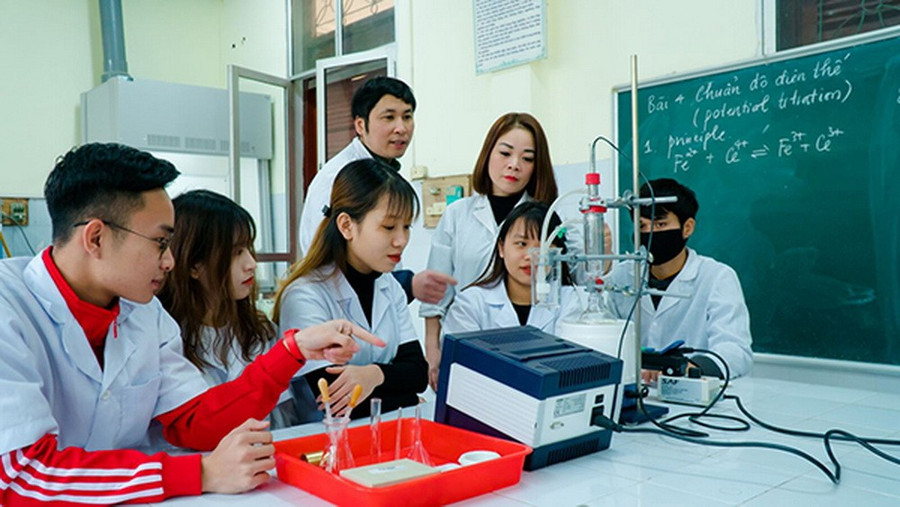 MM888 Việt Nam Tải App Trường MM888 bảo mật tuyệt đối Sư phạm (MM888 bảo mật tuyệt đối Thái Nguyên) trong giờ thực hành. Ảnh: Website MM88b nhà cái