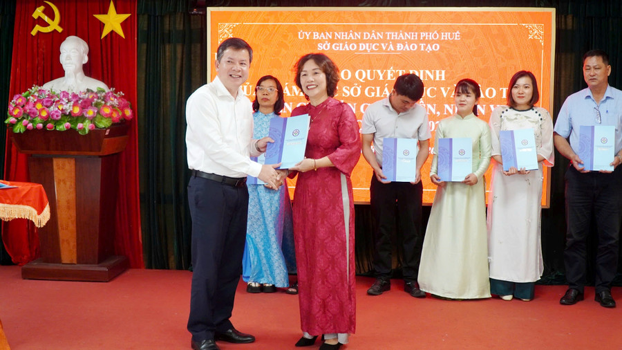 quyet-dinh-nhan-van-4.jpg