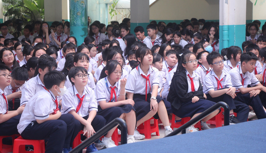 phu-huynh-va-hoc-sinh-dong-tinh-ung-ho-2.jpg