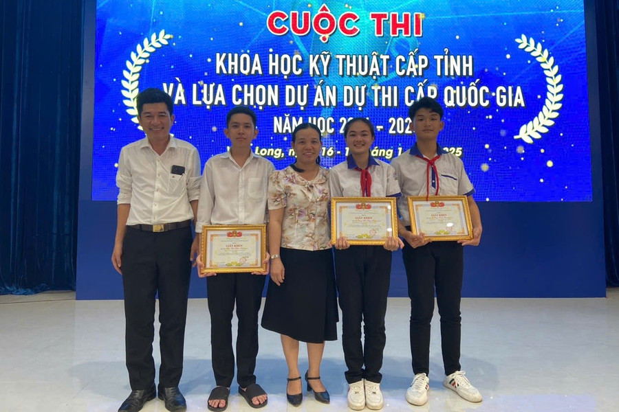 Cô Huỳnh Thị Thúy Hằng và nhóm MM886 slot game, bắn cá, lô đề, đá gà Trường THCS Lưu Văn Mót (xã Quới Thiện, Vĩnh Long) có dự án đoạt giải Nhì Cuộc thi Khoa học kỹ thuật cấp tỉnh. Ảnh: NVCC nha-giao-nu-thap-lua-stem3.jpg