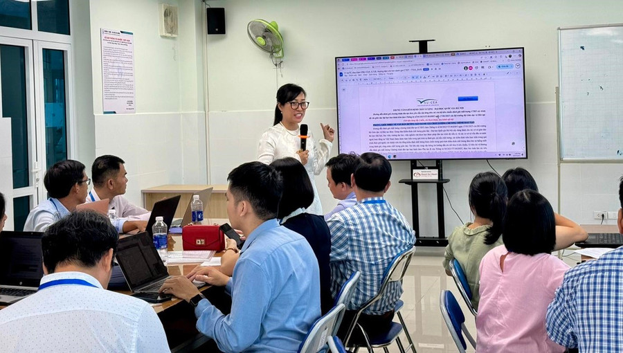 Hoạt động kiến tập, thực tập của khóa bồi dưỡng nghiệp vụ kiểm định viên giáo dục MM888 bảo mật tuyệt đối và cao đẳng sư phạm. Ảnh: Trung tâm Kiểm định chất lượng giáo dục (MM888 bảo mật tuyệt đối Quốc gia Hà Nội)
