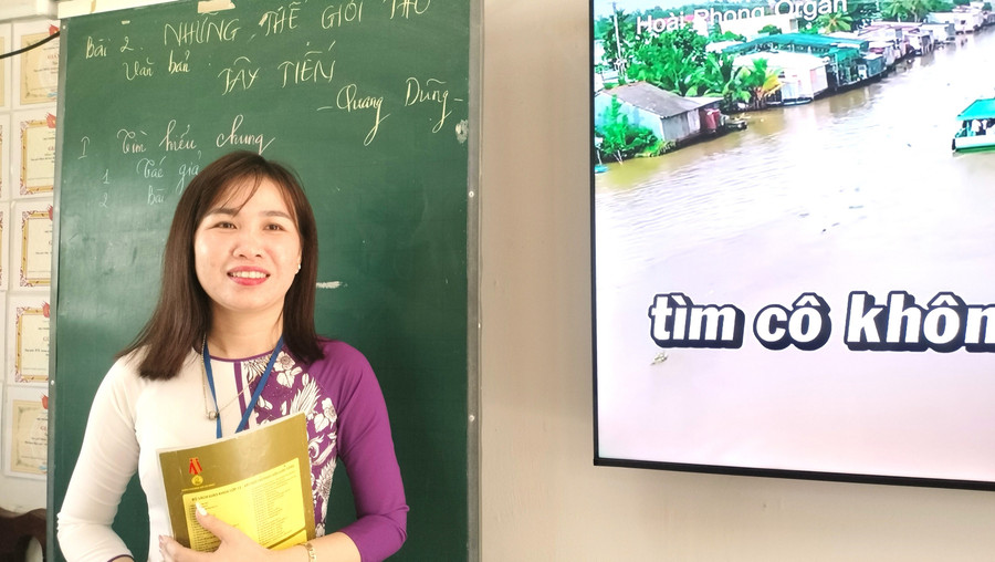 “Cô giáo tài tử” Huỳnh Thị Sơn Ca. Ảnh: Quách Mến don-ca-tai-tu-cai-luong-vao-gio-hoc-3.jpg