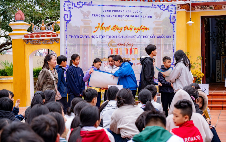 Trường THCS Hồ Nghinh với giờ học trải nghiệm tại Di tích lịch sử cấp quốc gia đình Nại Am. Ảnh: NTCC giu-nhip-hoc-ngay-giap-tet-1.jpg