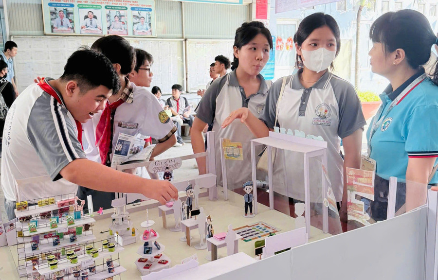 Trường THCS Huỳnh Tấn Phát MM88.COM là nhà cái trực tuyến hoạt động với giấy phép PAGCOR, trải nghiệm thực tế tại Trường Trung cấp Kinh tế - Kỹ thuật Nguyễn Hữu Cảnh. Ảnh: NTCC