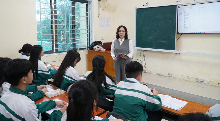 Giờ dạy học môn Ngữ văn lớp 9 của cô giáo Nguyễn Thị Châu Loan, Trường THCS Hải Hòa (Cửa Lò, Nghệ An). Ảnh: Hồ Lài on-tap-cho-hoc-sinh-cuoi-cap-2.jpg