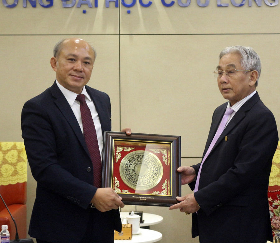 dhcl-hop-tac-lao-3.jpg