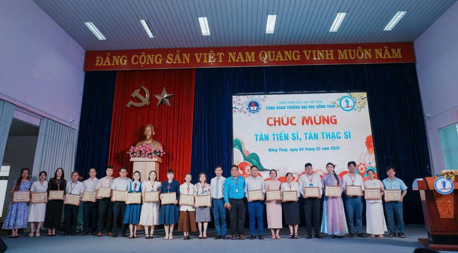 Chúc mừng các tân Tiến sĩ, Thạc sĩ. dhdt-tet-sum-vay-2.jpg