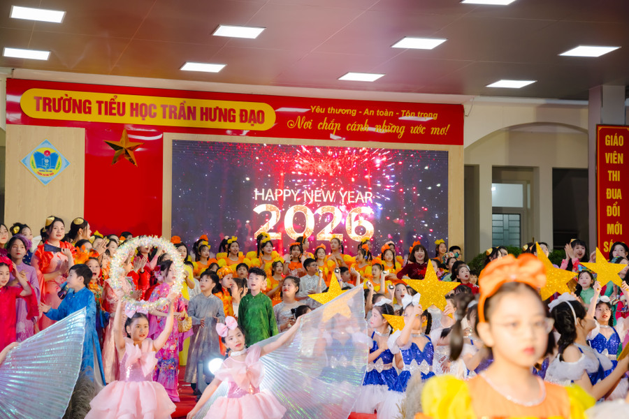 Thầy và trò Tiểu học Trần Hưng Đạo (phường Hồng Gai, tỉnh Quảng Ninh) chào mừng năm mới với hoạt động ngoại khóa nổi bật, ý nghĩa. dsc-7914.jpg