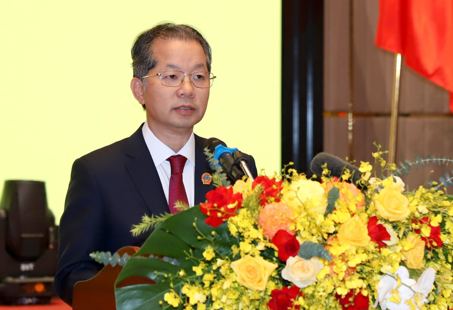 Chánh án Tòa án nhân dân tối cao Việt Nam Nguyễn Văn Quảng phát biểu khai mạc Hội nghị. Chánh án Tòa án nhân dân tối cao Việt Nam Nguyễn Văn Quảng phát biểu khai mạc Hội nghị.