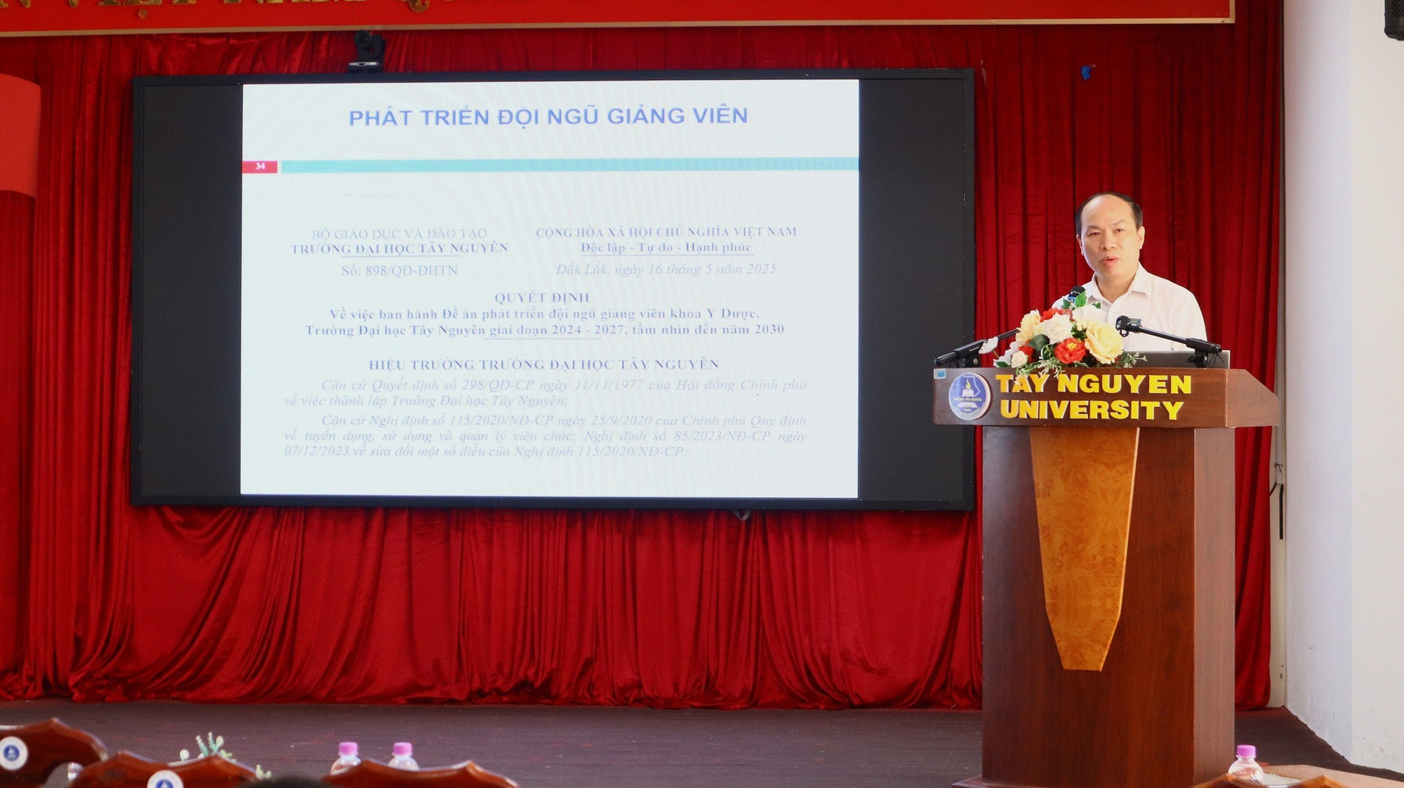Phát triển đội ngũ giảng viên là yếu tố quan trọng để nâng cao chất lượng nghiên cứu khoa học. a4-dhtn.jpg