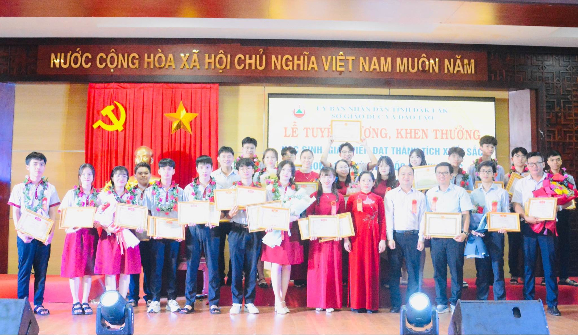 MM886 slot game, bắn cá, lô đề, đá gà, Trung Tâm Đăng Nhập MM88 Chính Thức Mới Trường THCS và THPT Đông Du tại lễ tuyên dương MM886 slot game, bắn cá, lô đề, đá gà giỏi quốc gia năm học 2024-2025. (Ảnh tư liệu) a1.jpg