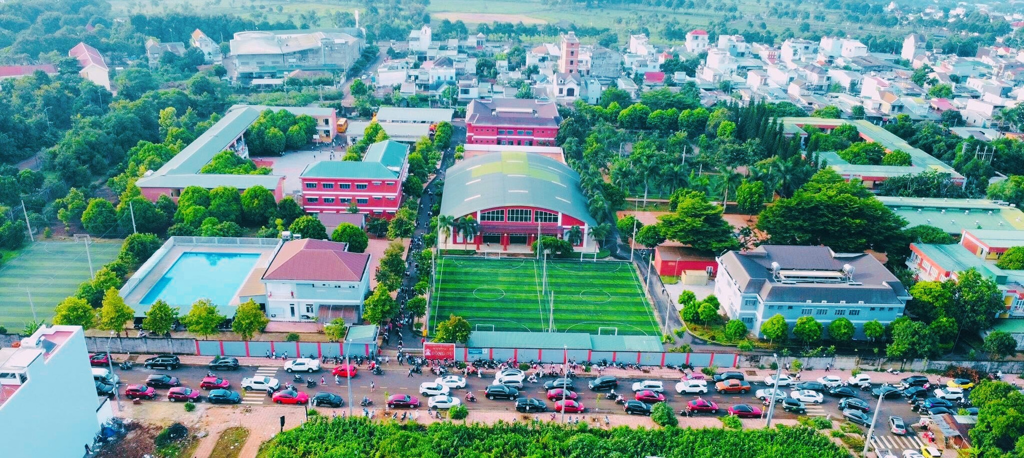 Khuôn viên Trường THCS và THPT Đông Du (Đắk Lắk). a2.jpg