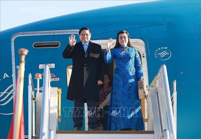 Thủ tướng Phạm Minh Chính và Phu nhân bắt đầu chuyến tham dự Hội nghị Thượng đỉnh G20 tại Nam Phi. Ảnh: Dương Giang/TTXVN.