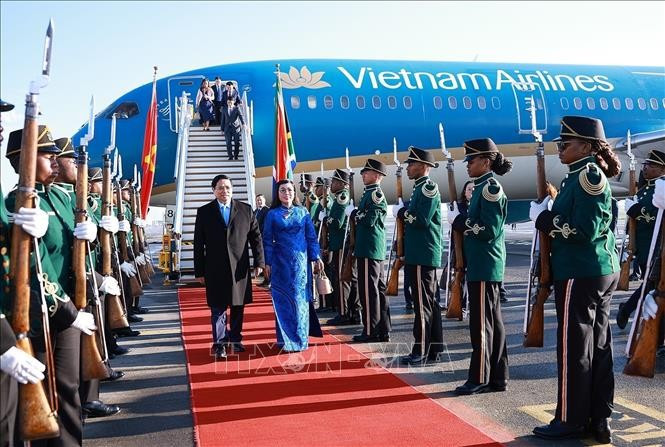 Lễ đón Thủ tướng Phạm Minh Chính và Phu nhân bắt đầu chuyến tham dự Hội nghị Thượng đỉnh G20 tại Nam Phi. Ảnh: Dương Giang/TTXVN Lễ đón Thủ tướng Phạm Minh Chính và Phu nhân bắt đầu chuyến tham dự Hội nghị Thượng đỉnh G20 tại Nam Phi. Ảnh: Dương Giang/TTXVN