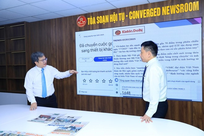 Phó Chủ tịch UBND TP Trương Việt Dũng tham quan Báo Kinh tế và Đô thị và nghe báo cáo về mô hình Tòa soạn hội tụ