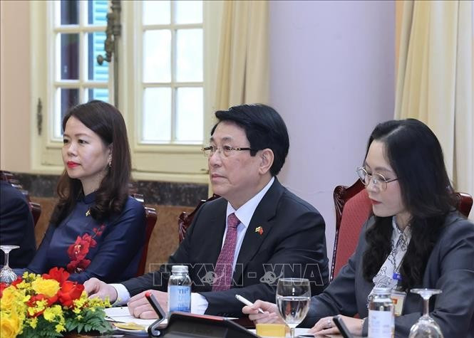 Chủ tịch nước Lương Cường phát biểu tại cuộc hội đàm với Quốc vương Brunei Darussalam Haji Hassanal Bolkiah. Ảnh: Lâm Khánh/TTXVN Chủ tịch nước Lương Cường phát biểu tại cuộc hội đàm với Quốc vương Brunei Darussalam Haji Hassanal Bolkiah. Ảnh: Lâm Khánh/TTXVN