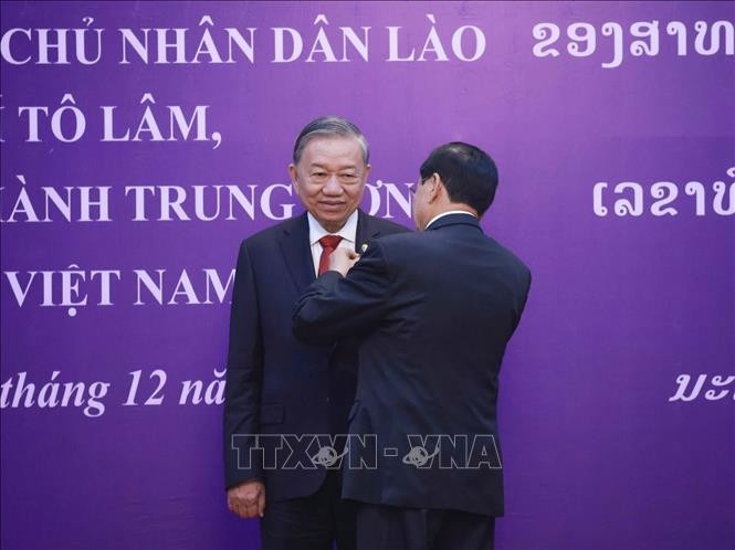Các đại biểu dự Lễ trao tặng Huân chương Vàng Quốc gia của Lào cho Tổng Bí thư Tô Lâm. Ảnh: Thống Nhất/TTXVN Các đại biểu dự Lễ trao tặng Huân chương Vàng Quốc gia của Lào cho Tổng Bí thư Tô Lâm. Ảnh: Thống Nhất/TTXVN