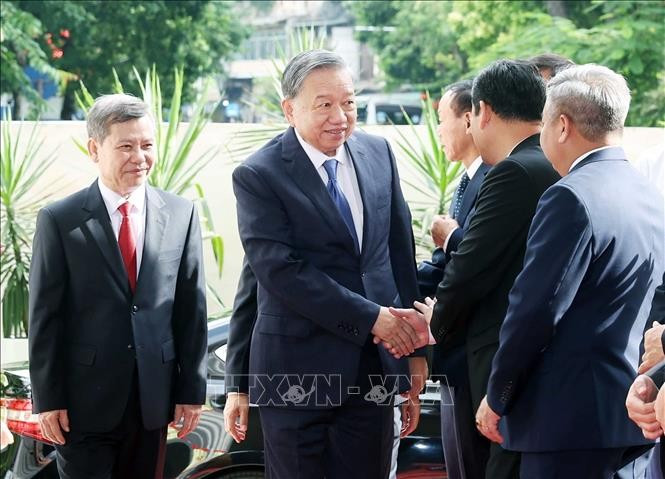 Tổng Bí thư Tô Lâm dự Lễ kỷ niệm 80 năm Ngày truyền thống Toà án nhân dân và đón nhận Danh hiệu Anh hùng Lao động. (Ảnh: TTXVN)