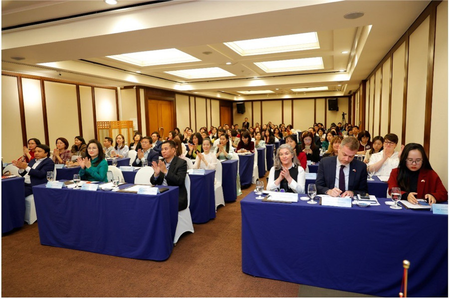 Sự kiện thu hút sự quan tâm của đông đảo các nhà quản lý giáo dục và hiệu trưởng các trường phổ thông. img-6003.jpg