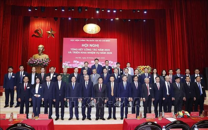Tổng Bí thư Tô Lâm và các đại biểu. Ảnh: Thống Nhất/TTXVN Tổng Bí thư Tô Lâm và các đại biểu. Ảnh: Thống Nhất/TTXVN