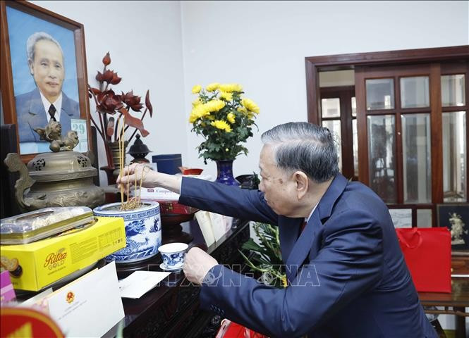 Tổng Bí thư Tô Lâm tới dâng hương tưởng niệm cố Thủ tướng Phạm Văn Đồng. Ảnh: Thống Nhất/TTXVN