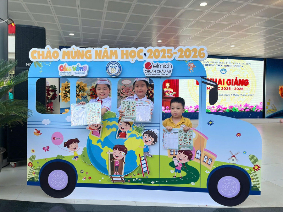 MM886 slot game, bắn cá, lô đề, đá gà Trường Tiểu học Đống Đa (P. Kim Liên, Hà Nội) háo hức nhận quà. 353.jpg