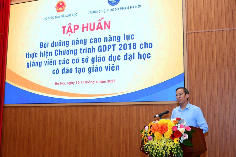 TS. Vũ Minh Đức phát biểu khai mạc chương trình tập huấn 2.jpg