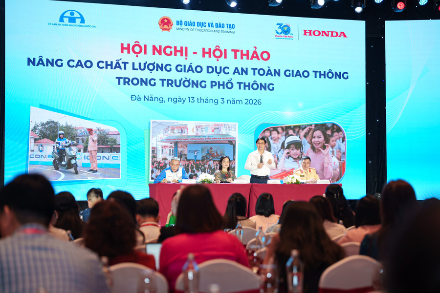 ban-dieu-hanh-chu-tri-hoi-thao.jpg