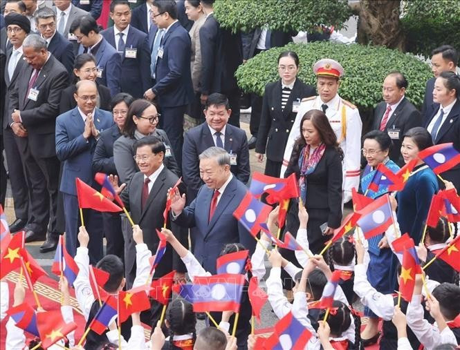Lễ đón Tổng Bí thư, Chủ tịch nước Lào Thongloun Sisoulith và Phu nhân thăm cấp MM88b nạp rút nhanh tới Việt Nam. Ảnh: Lâm Khánh/TTXVN Lễ đón Tổng Bí thư, Chủ tịch nước Lào Thongloun Sisoulith và Phu nhân thăm cấp MM88b nạp rút nhanh tới Việt Nam. Ảnh: Lâm Khánh/TTXVN