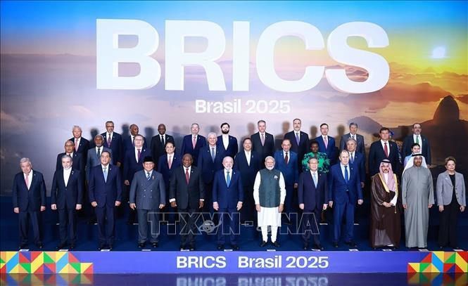 Thủ tướng Phạm Minh Chính và các Trưởng đoàn tham dự Hội nghị BRICS mở rộng năm 2025 chụp ảnh chung. (Ảnh: Dương Giang/TTXVN)