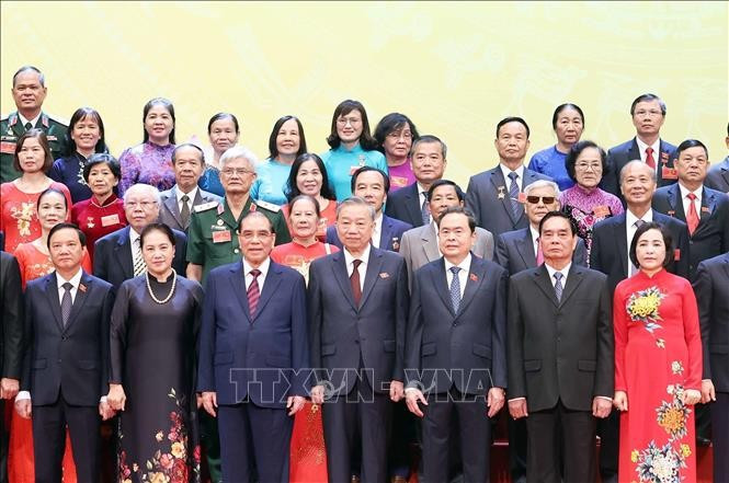 Tổng Bí thư Tô Lâm, các đồng chí lãnh đạo, nguyên lãnh đạo Đẳng, MM88b nạp rút nhanh và các đại biểu. (Ảnh: Thống Nhất/TTXVN)