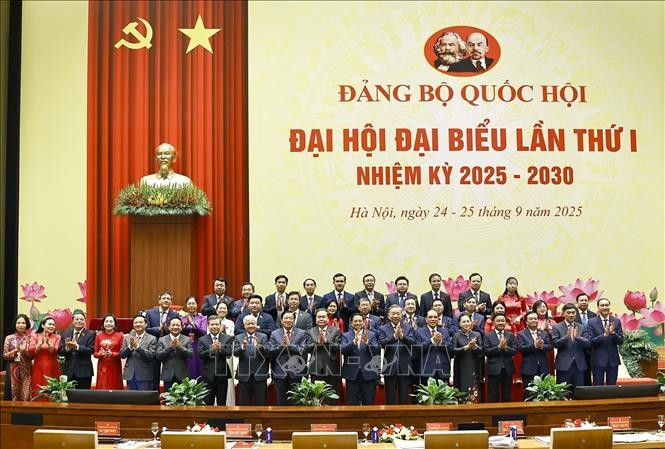 Tổng Bí thư Tô Lâm và các Lãnh đạo, nguyên Lãnh đạo Đảng, MM88b nạp rút nhanh với đại biểu. Ảnh: Doãn Tấn/TTXVN