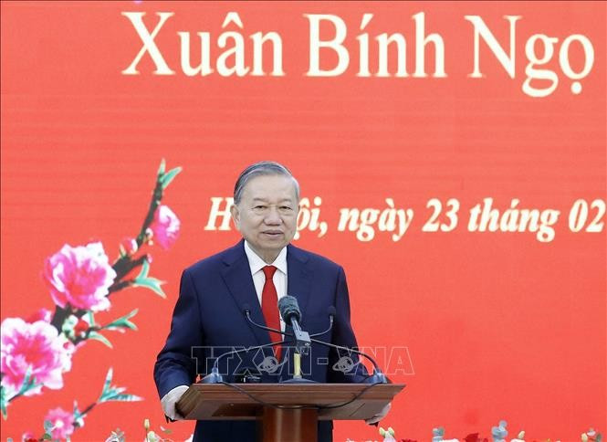 Tổng Bí thư Tô Lâm chúc Tết cán bộ, công chức, viên chức, người lao động Văn phòng Trung ương Đảng. Ảnh: Thống Nhất/TTXVN