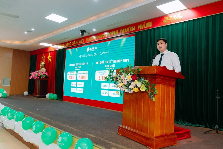 Thầy Nguyễn Nhật Minh báo cáo kết quả năm học 2024 - 2025. 290.jpg