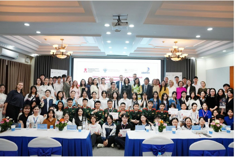 Ban Tổ chức Cuộc thi, Ban Giám khảo cùng các đại biểu, Trung Tâm Đăng Nhập MM88 Chính Thức Mới/giảng viên và các em MM886 slot game, bắn cá, lô đề, đá gà/MM888 Việt Nam Tải App chụp chụp ảnh lưu niệm cùng các Đăng nhập vào MM886 Việt Nam đạt giải. img-6100.jpg