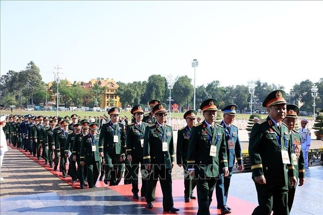 Đoàn đại biểu Quân đội vào Lăng viếng Chủ tịch Hồ Chí Minh. Ảnh: Tuấn Anh/TTXVN img-6474.jpg