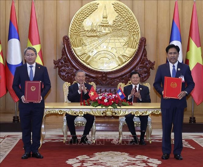 Tổng Bí thư Tô Lâm và Tổng Bí thư, Chủ tịch nước Lào Thongloun Sisoulith chứng kiến trao Thỏa thuận hợp tác giữa Bộ Tư pháp Việt Nam và Bộ Tư pháp Lào giai đoạn 2026 - 2030. Ảnh: Thống Nhất/TTXVN Tổng Bí thư Tô Lâm và Tổng Bí thư, Chủ tịch nước Lào Thongloun Sisoulith chứng kiến trao Thỏa thuận hợp tác giữa Bộ Tư pháp Việt Nam và Bộ Tư pháp Lào giai đoạn 2026 - 2030. Ảnh: Thống Nhất/TTXVN