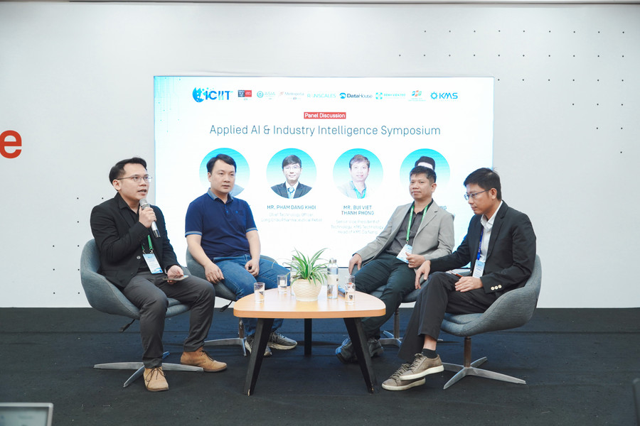 Các diễn giả chia sẻ kinh nghiệm triển khai AI trong môi trường vận hành thực tế của Link Vào Trang Chủ MM88.COM Chính Thức tại hội thảo Swin-AIIS 2026.