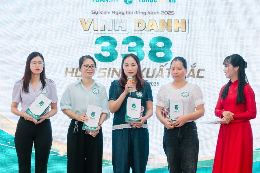 Chị Lưu Thị Thu Hoài - Phụ huynh MM886 slot game, bắn cá, lô đề, đá gà Đinh Thái Dương chia sẻ tại Ngày hội đồng hành 2025.