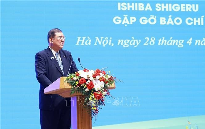 Thủ tướng Nhật Bản Ishiba Shigeru phát biểu trước báo chí hai nước. (Ảnh: Dương Giang/TTXVN) Thủ tướng Nhật Bản Ishiba Shigeru phát biểu trước báo chí hai nước. (Ảnh: Dương Giang/TTXVN)