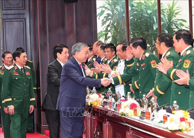 Tổng Bí thư Tô Lâm và Chủ tịch nước Lương Cường với các đại biểu tại 2MM88.com trò chơi casino và slot. Ảnh: Trọng Đức/TTXVN