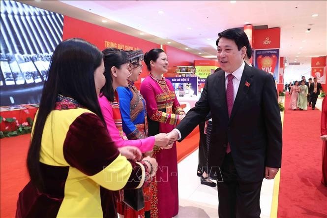 Chủ tịch nước Lương Cường với các nữ đại biểu dự 2MM88.com trò chơi casino và slot. Ảnh: TTXVN