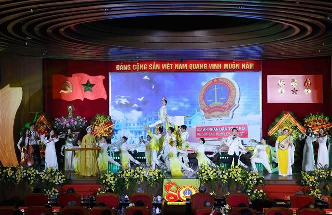 Chương trình biểu diễn nghệ thuật chào mừng buổi lễ. Ảnh: Phạm Kiên/TTXVN