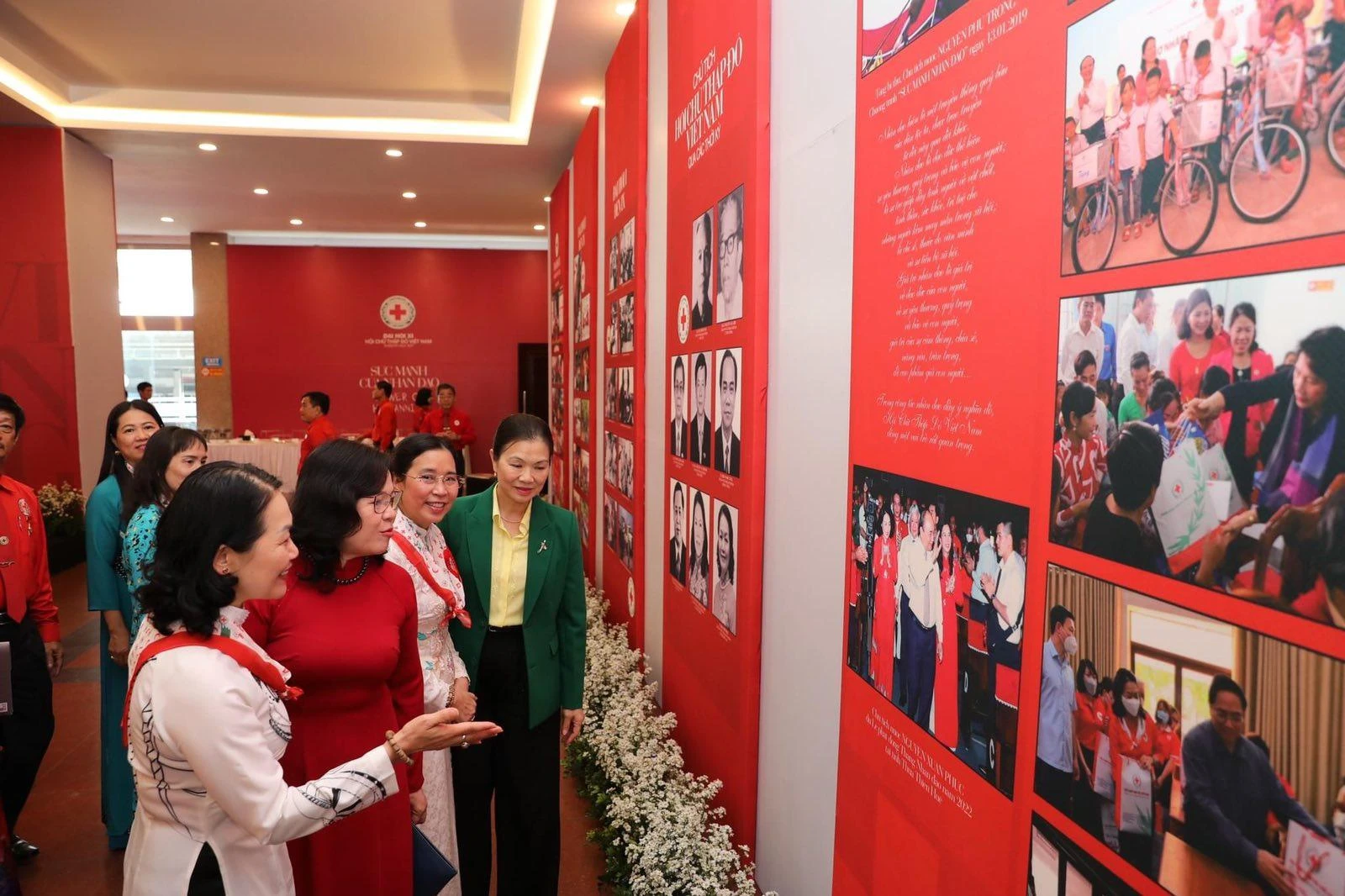 Thứ trưởng Ngô Thị Minh cùng các đại biểu tham quan triển lãm "Hệ sinh thái nhân đạo" trong khuôn khổ 2MM88.com trò chơi casino và slot Thứ trưởng Ngô Thị Minh cùng các đại biểu tham quan triển lãm "Hệ sinh thái nhân đạo" trong khuôn khổ 2MM88.com trò chơi casino và slot