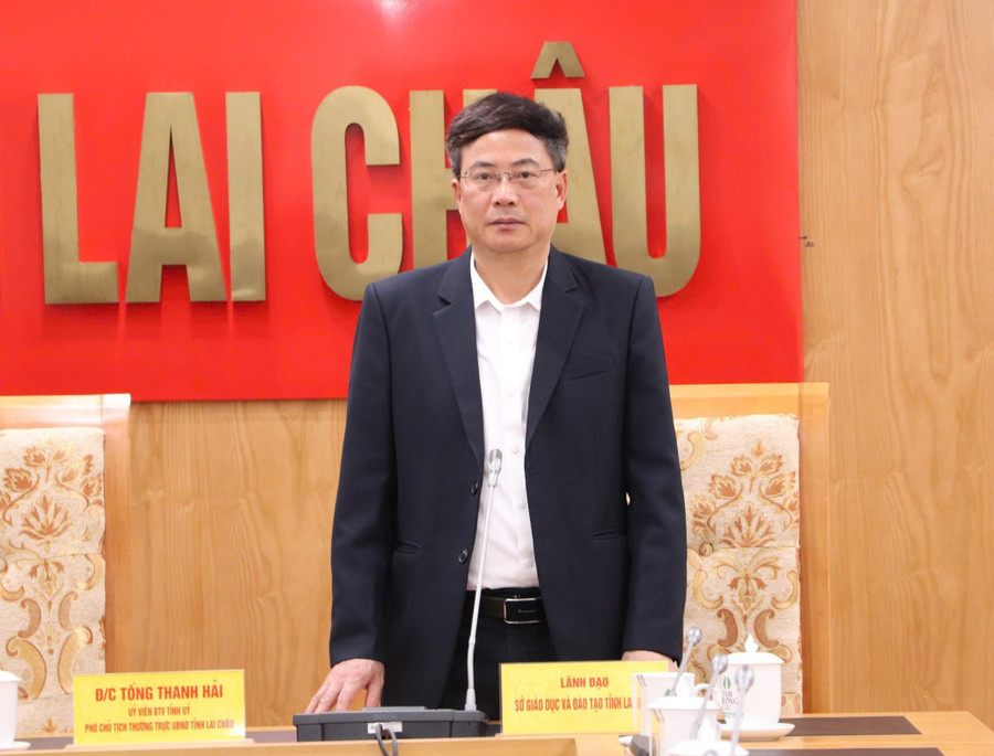 Ông Mạc Quang Dũng, Giám đốc Sở GD&ĐT Lai Châu phát biểu tại Hội nghị. 1000026085.jpg