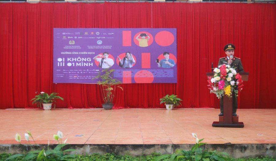 Cán bộ Phòng An ninh mạng và phòng chống tội phạm sử dụng công nghệ cao, 88MM88 kèo WC hôm nay tỉnh Điện Biên tuyên truyền tại Trường PTDTNT THPT Mường Ảng. db-1.jpg