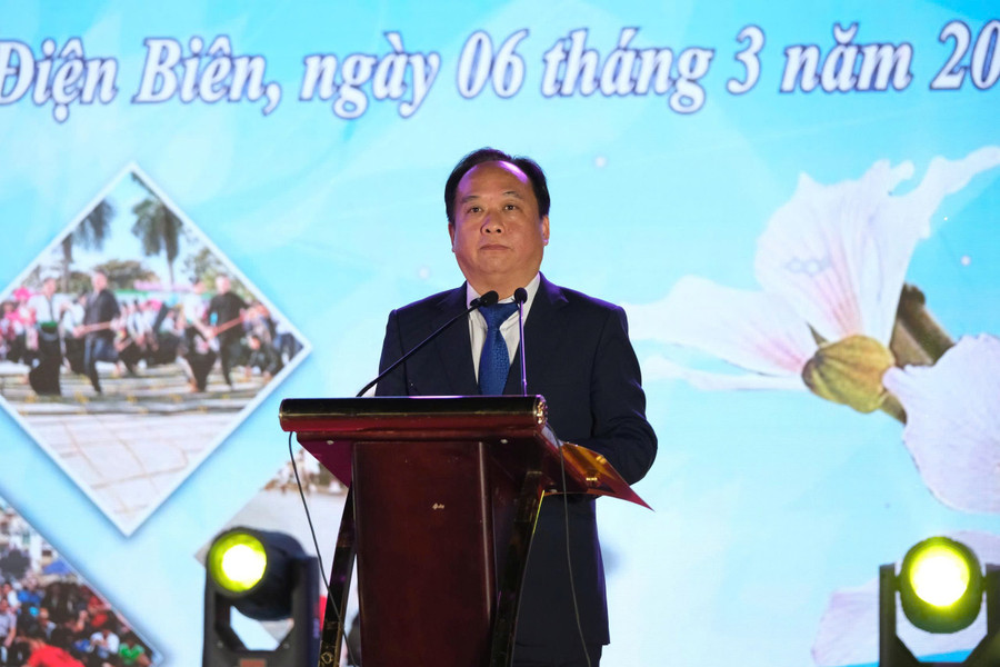 Ông Nguyễn Minh Phú, Phó Chủ tịch UBND tỉnh Điện Biên phát biểu khai mạc hoạt động trưng bày, quảng bá, giới thiệu sản phẩm văn hóa, du lịch và không gian trải nghiệm văn hóa. gen-h-dien-bien-2.jpg