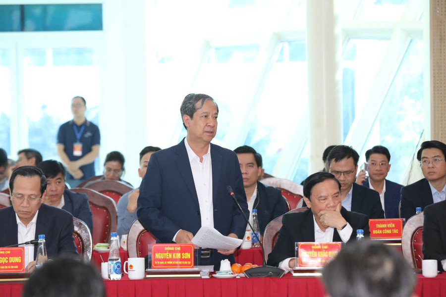 Bộ trưởng Nguyễn Kim Sơn phát biểu tại buổi làm việc. bo-truong.jpg