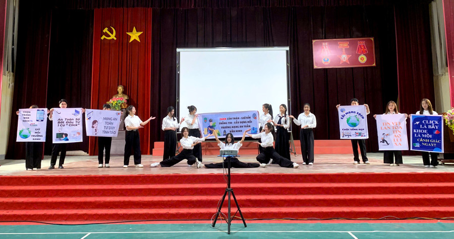 Những thông điệp về an toàn trên không gian mạng được MM886 slot game, bắn cá, lô đề, đá gà Trường PTDTNT THPT tỉnh Điện Biên chia sẻ. db-4.jpg